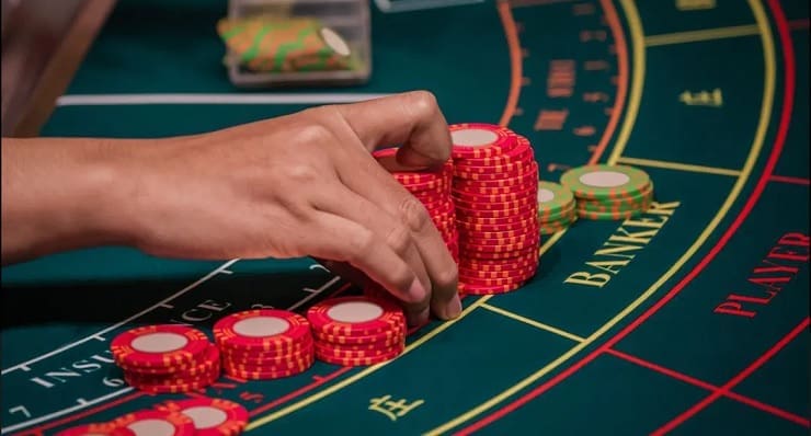 HOW TO PLAY BACCARAT AND WIN